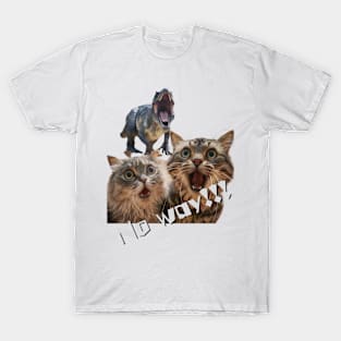 Cats surprised by encountering dinosaurs T-Shirt